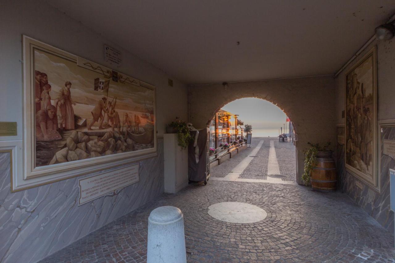 Fronte Di Garda, La Finestra Sull'acqua Apartment *