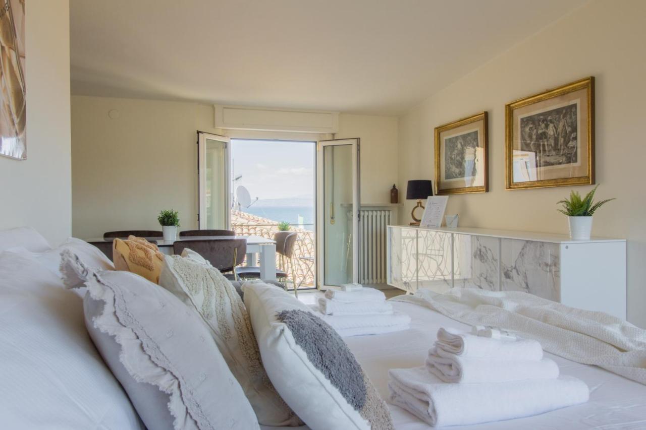 Fronte Di Garda, La Finestra Sull'acqua